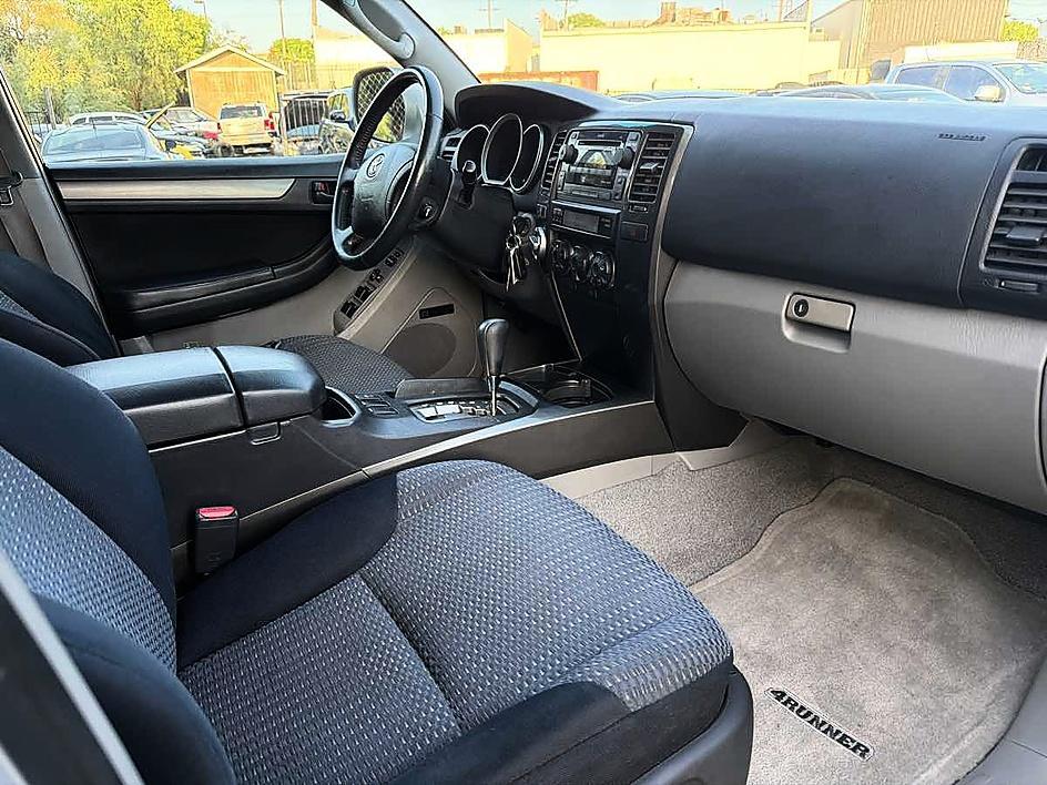 Toyota 4Runner photo 9
