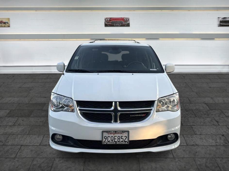 Dodge Grand Caravan photo 2