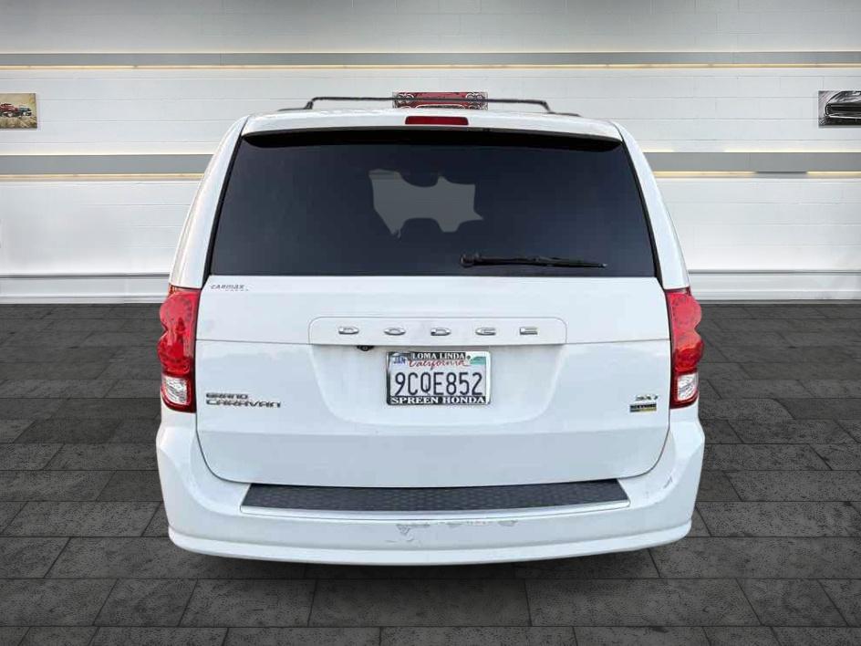 Dodge Grand Caravan photo 6