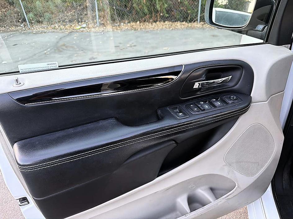 Dodge Grand Caravan photo 13