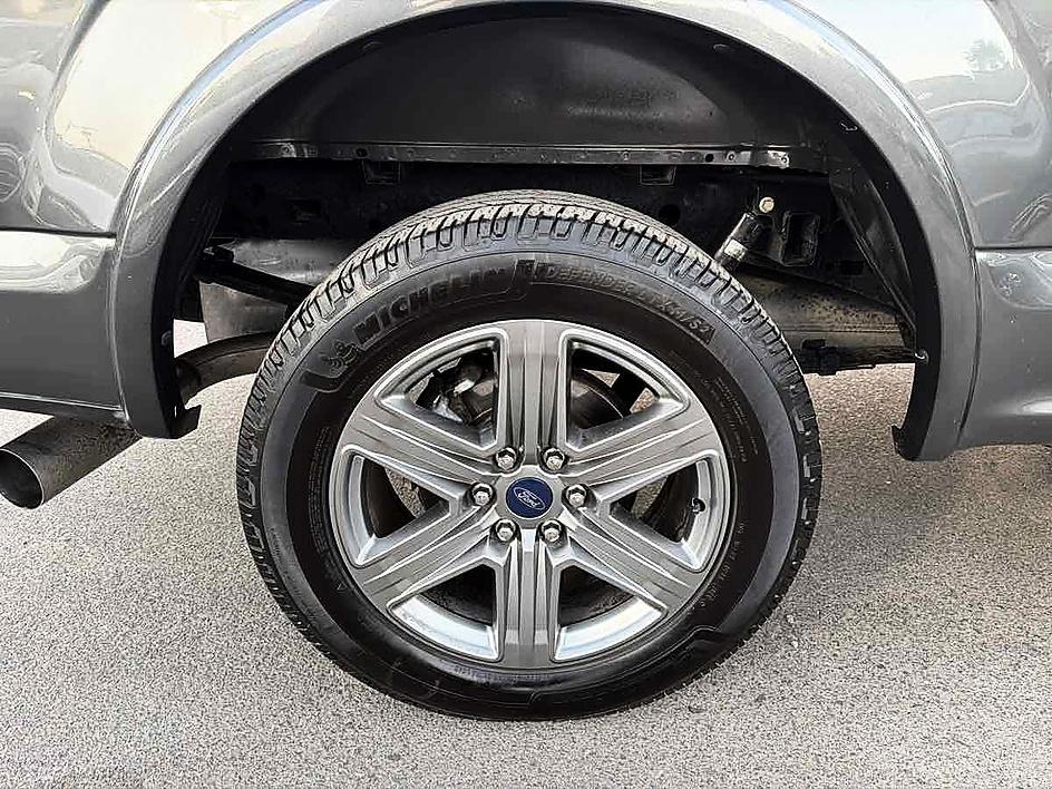 Ford F-150 photo 9