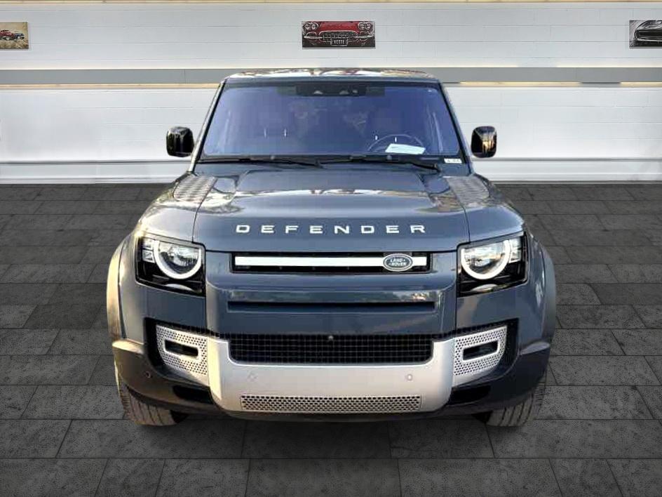 Land Rover Defender photo 2