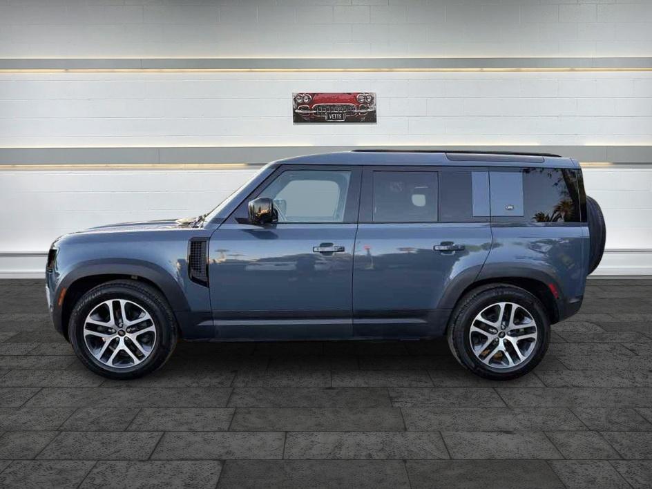 Land Rover Defender photo 4