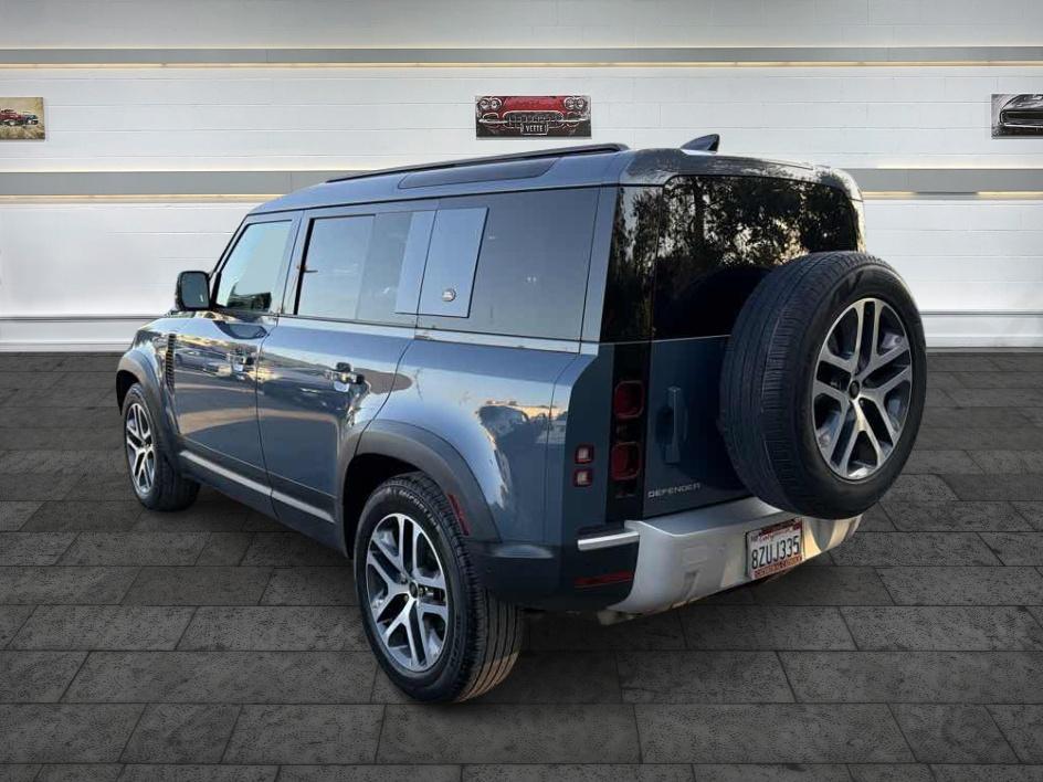 Land Rover Defender photo 5