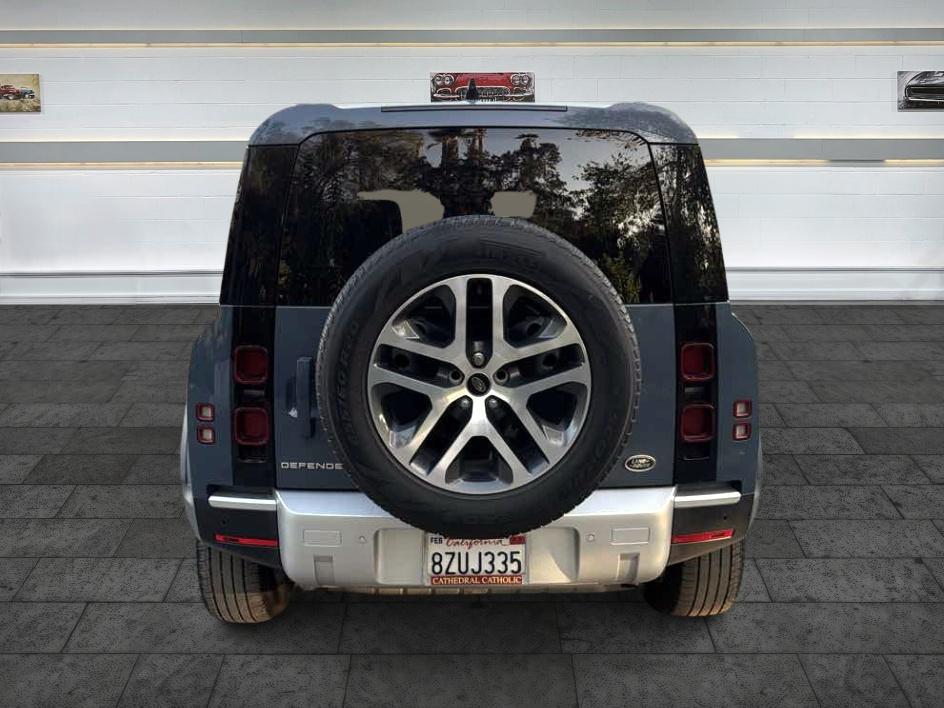 Land Rover Defender photo 6