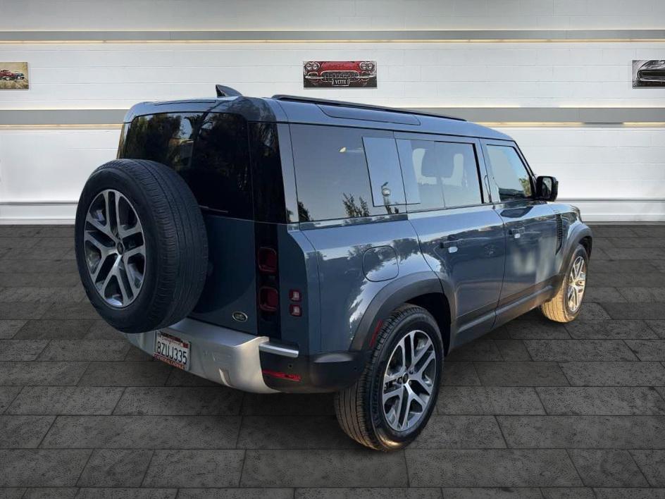 Land Rover Defender photo 7