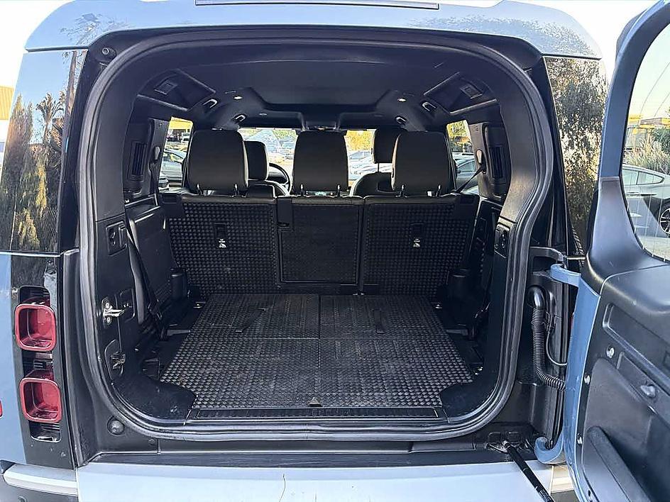 Land Rover Defender photo 19