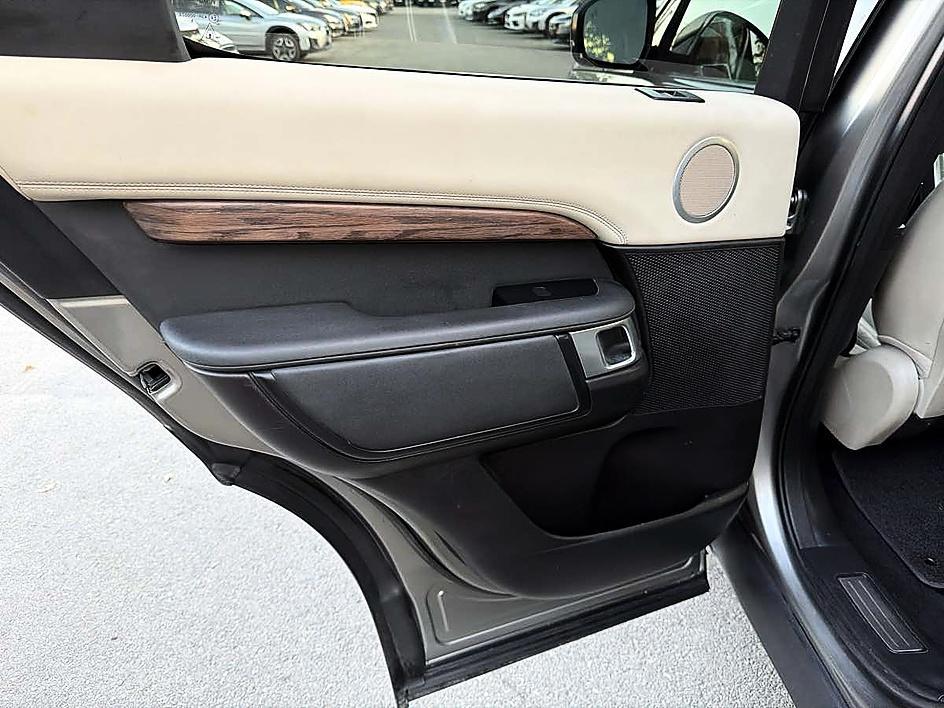 Land Rover Discovery photo 8