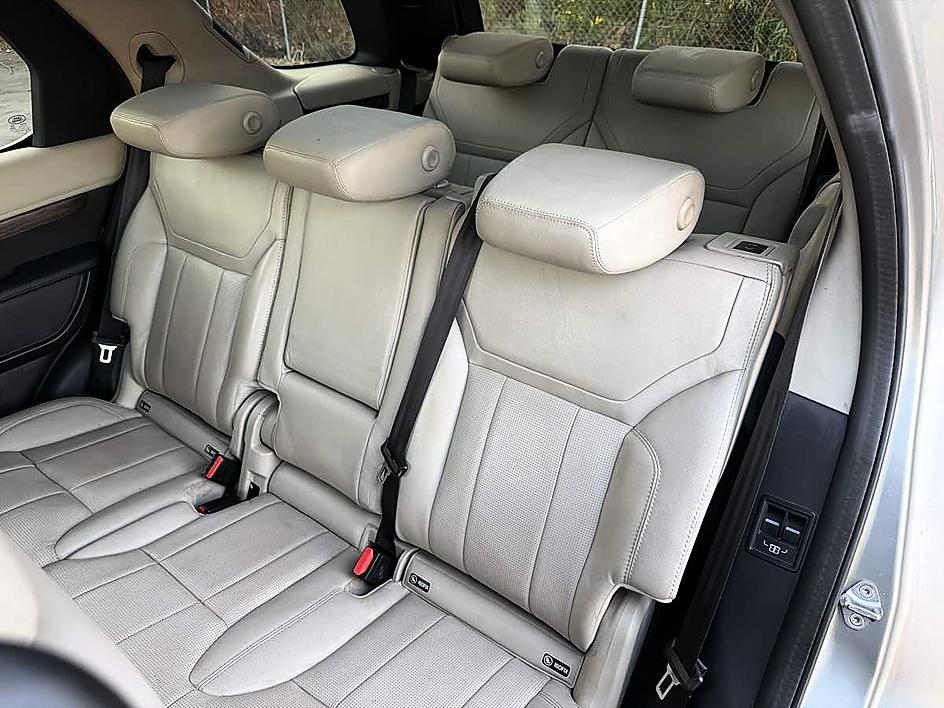 Land Rover Discovery photo 12