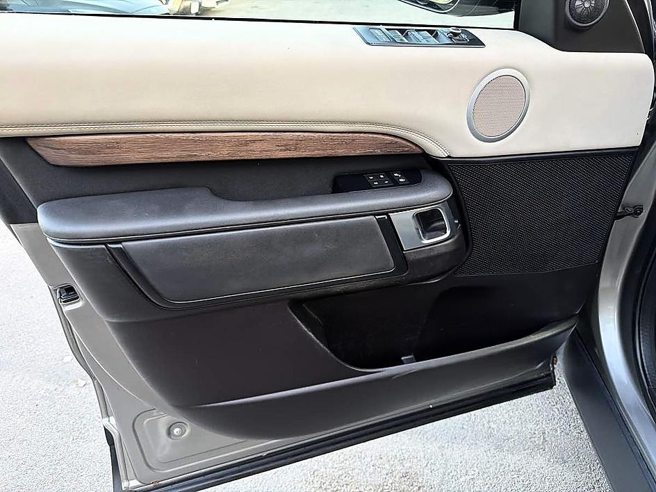 Land Rover Discovery photo 14