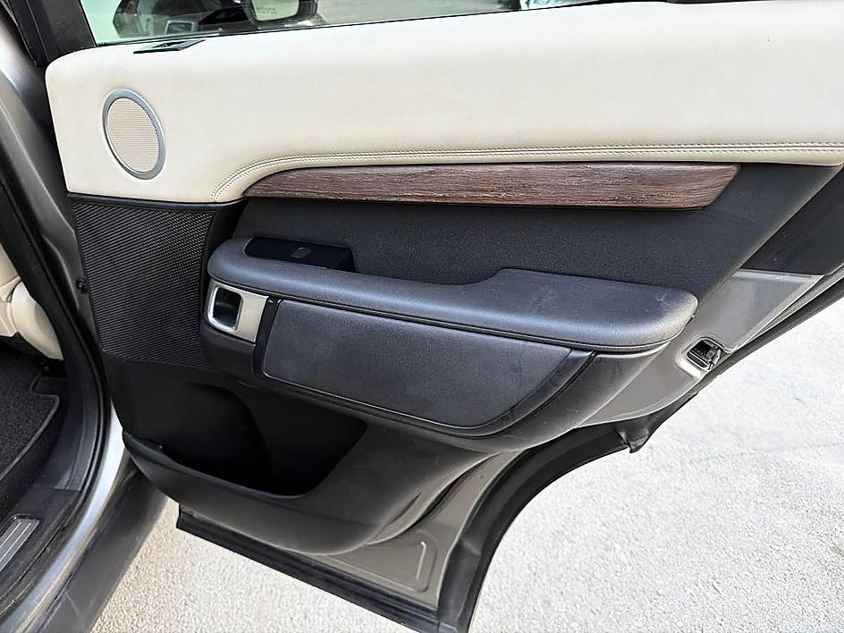 Land Rover Discovery photo 18