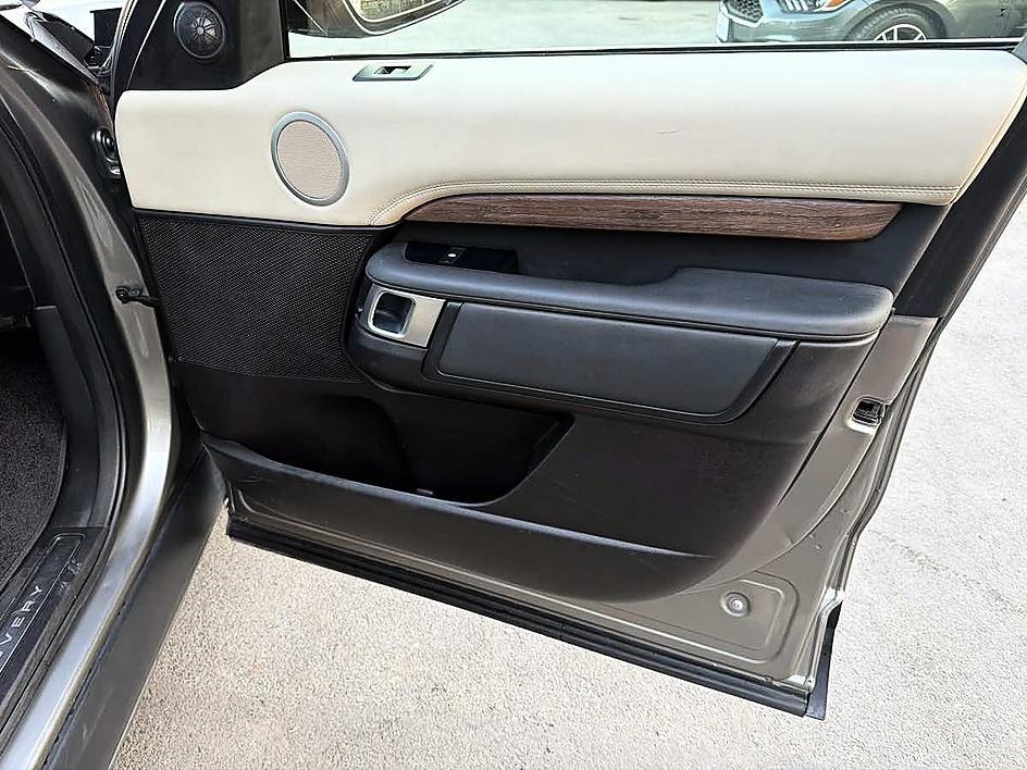 Land Rover Discovery photo 21