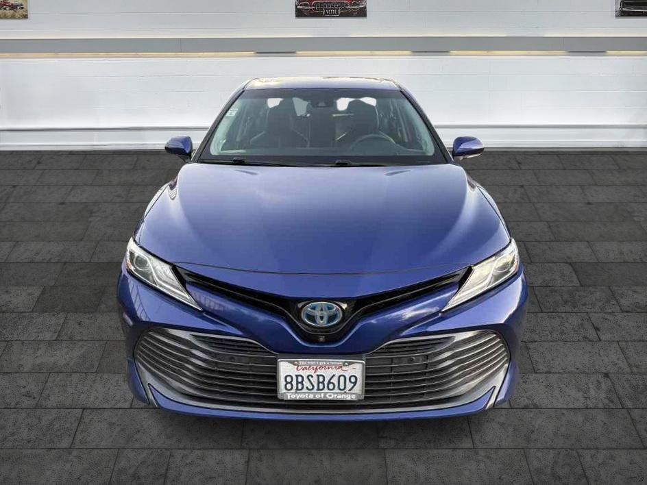 Toyota Camry photo 2