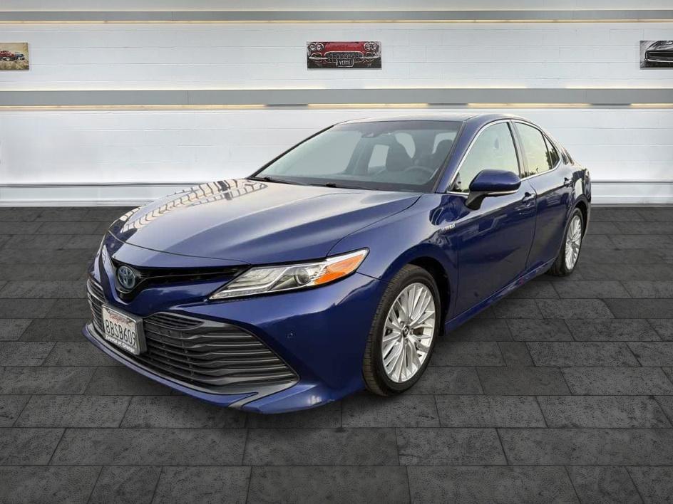 Toyota Camry photo 3