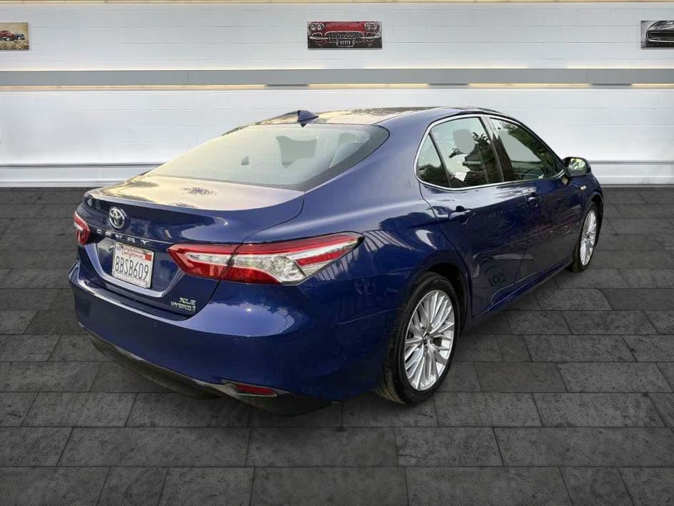 Toyota Camry photo 7