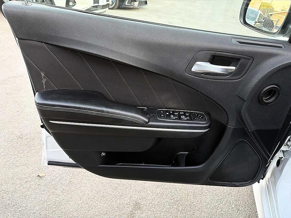 Dodge Charger photo 13