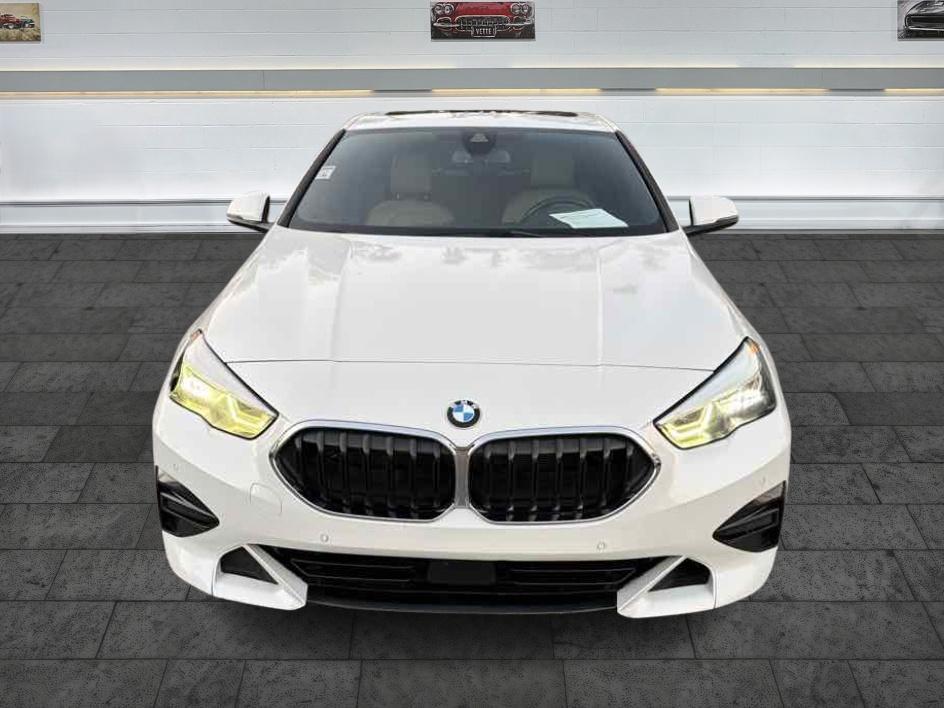 BMW 2 Series photo 2