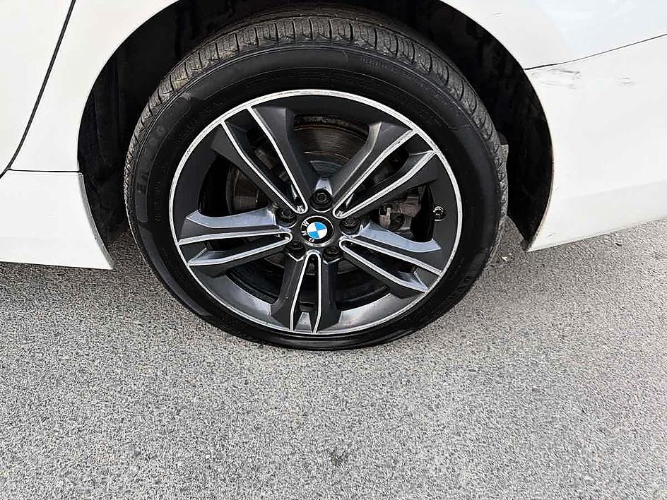 BMW 2 Series photo 9