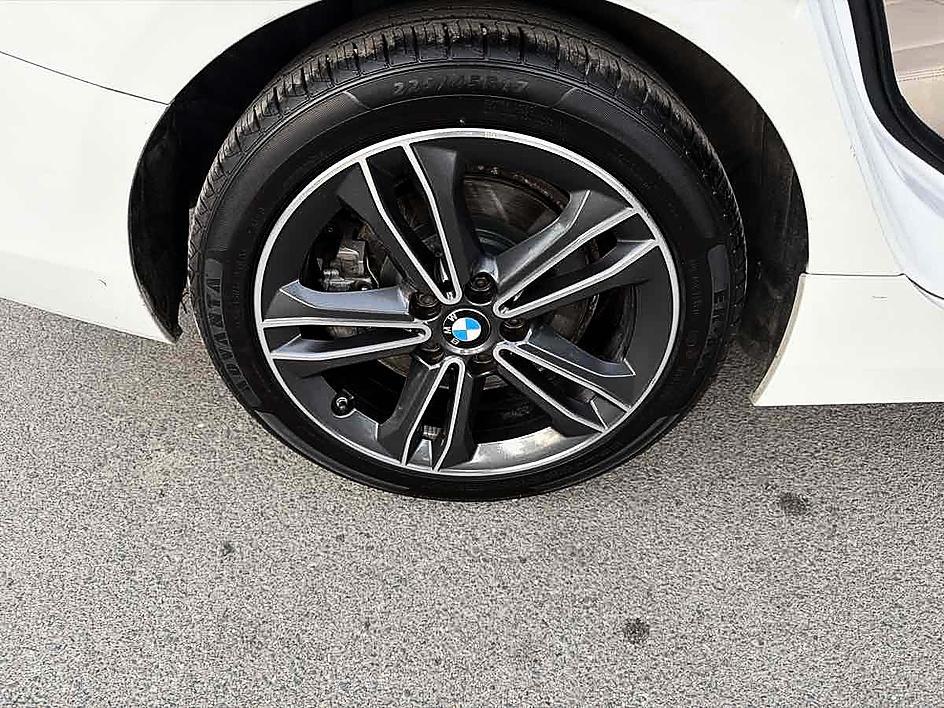 BMW 2 Series photo 15
