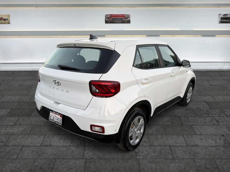 Hyundai Venue photo 7