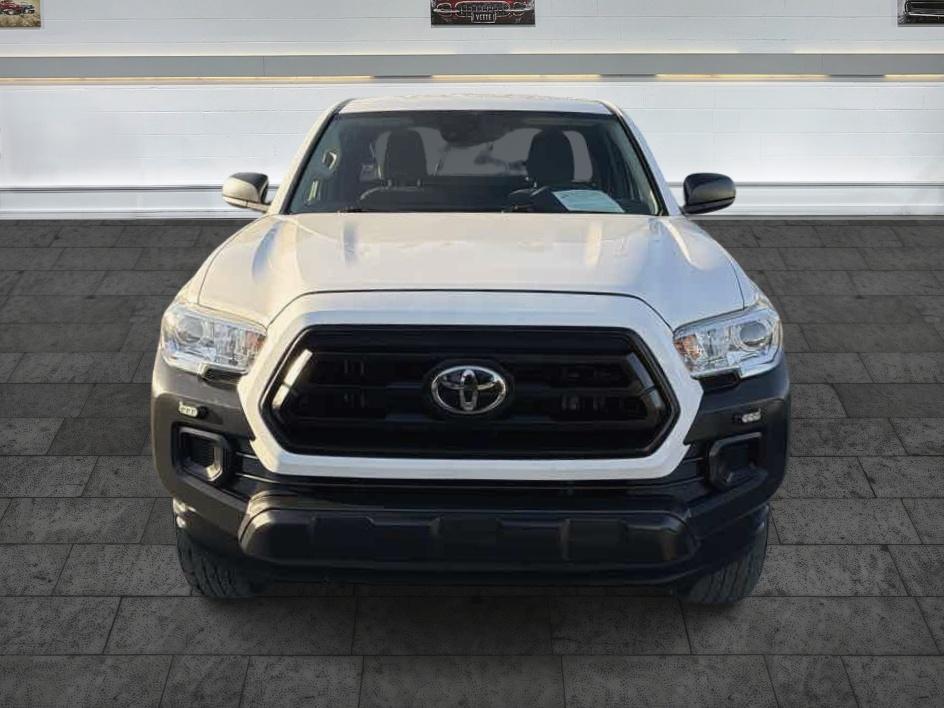Toyota Tacoma photo 2