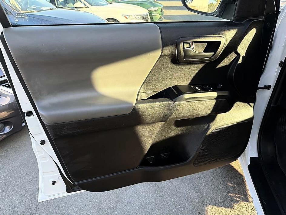 Toyota Tacoma photo 9
