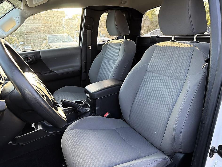 Toyota Tacoma photo 10