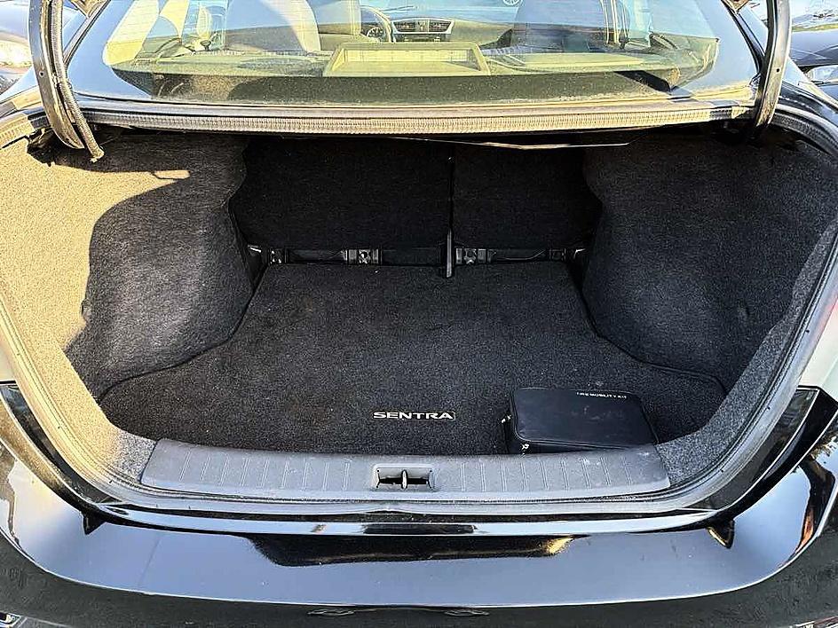 Nissan Sentra photo 8