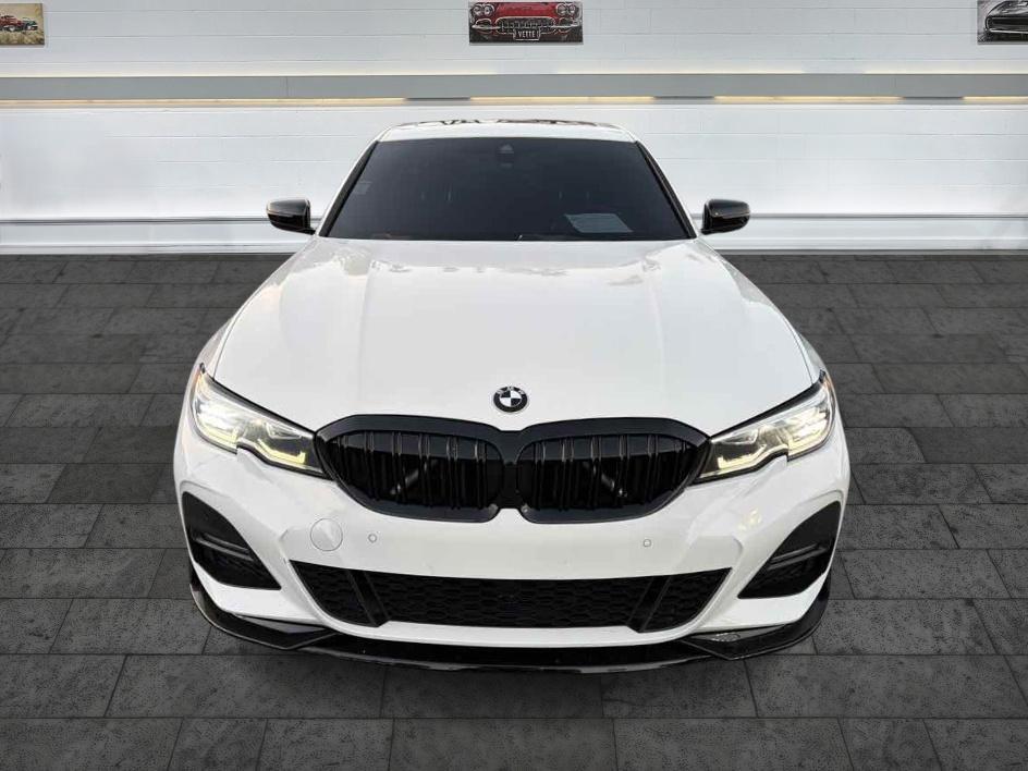 BMW 3 Series photo 2