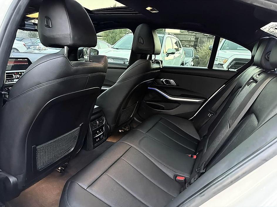 BMW 3 Series photo 10