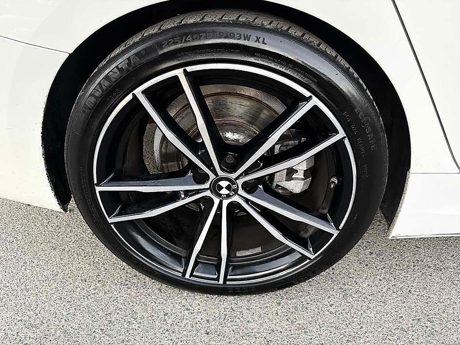 BMW 3 Series photo 17