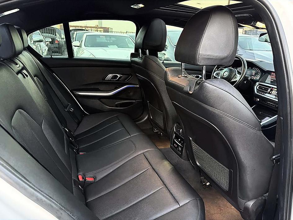 BMW 3 Series photo 18