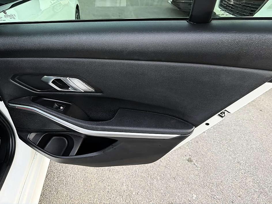 BMW 3 Series photo 20