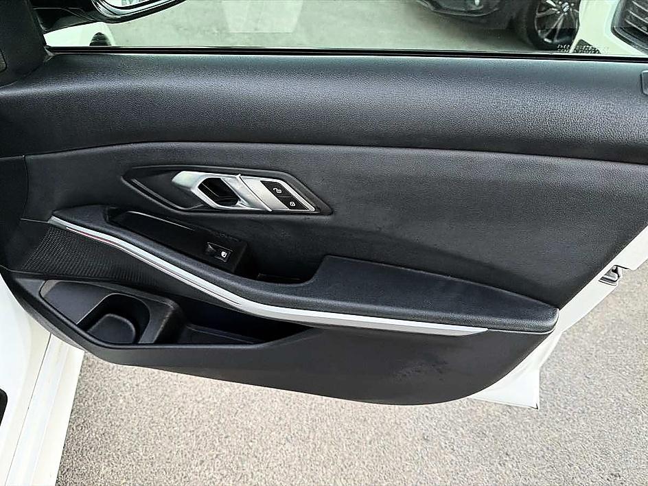 BMW 3 Series photo 22