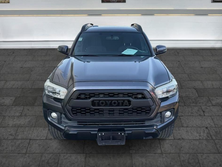 Toyota Tacoma photo 3