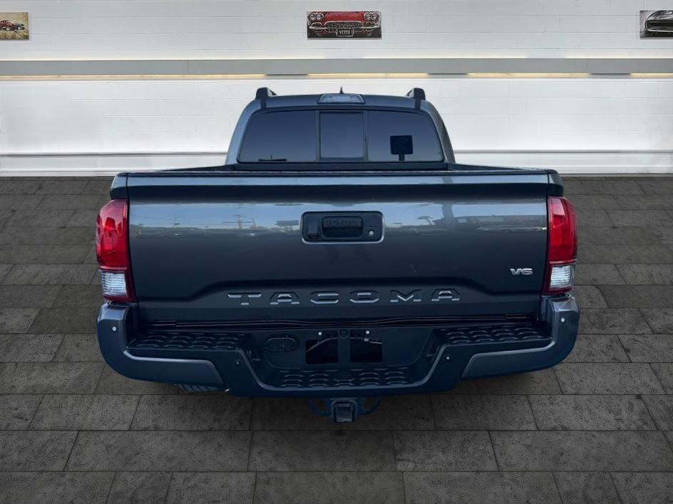 Toyota Tacoma photo 7