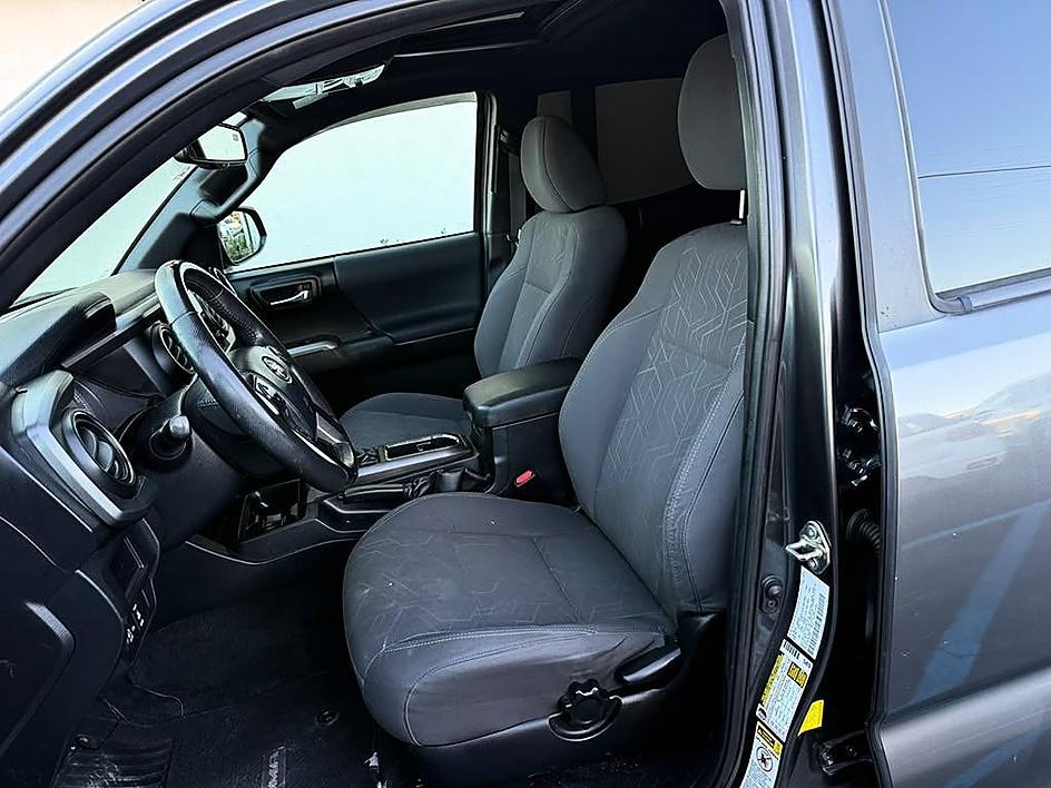 Toyota Tacoma photo 11