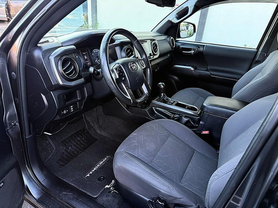 Toyota Tacoma photo 12