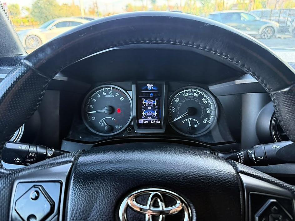 Toyota Tacoma photo 14