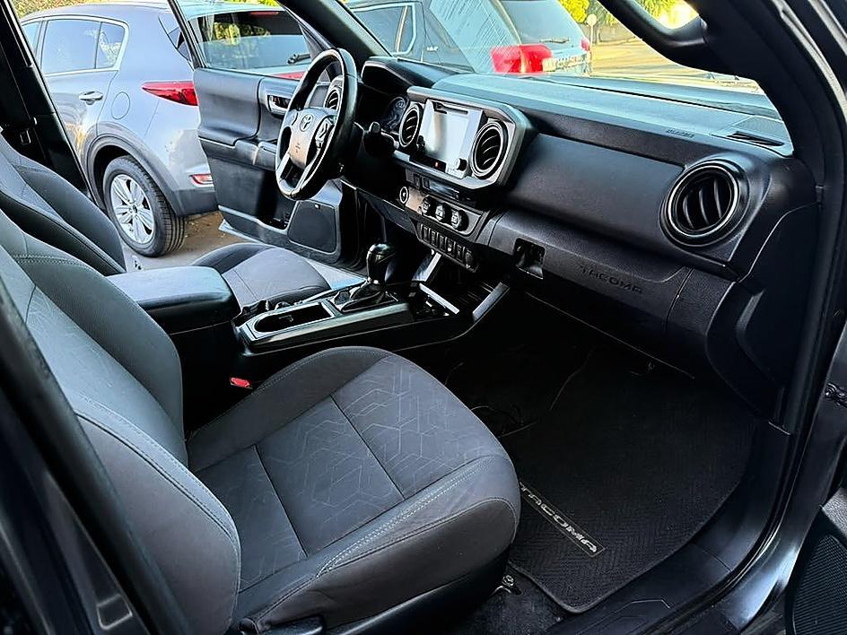 Toyota Tacoma photo 22