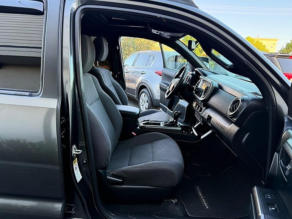 Toyota Tacoma photo 23