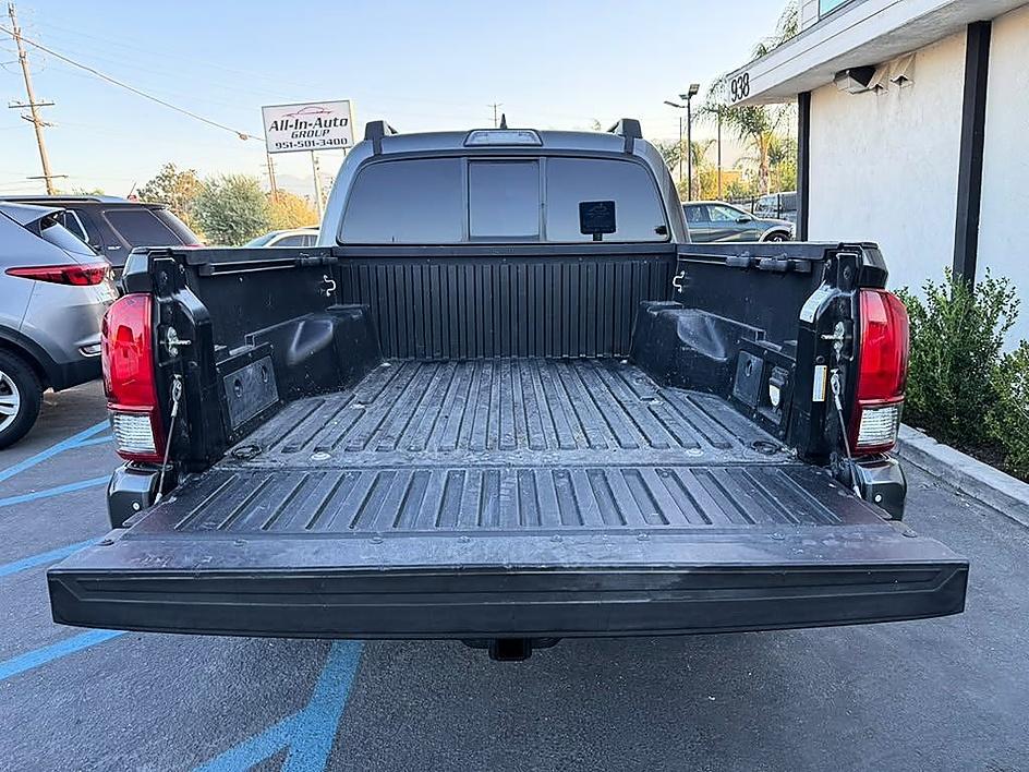 Toyota Tacoma photo 25