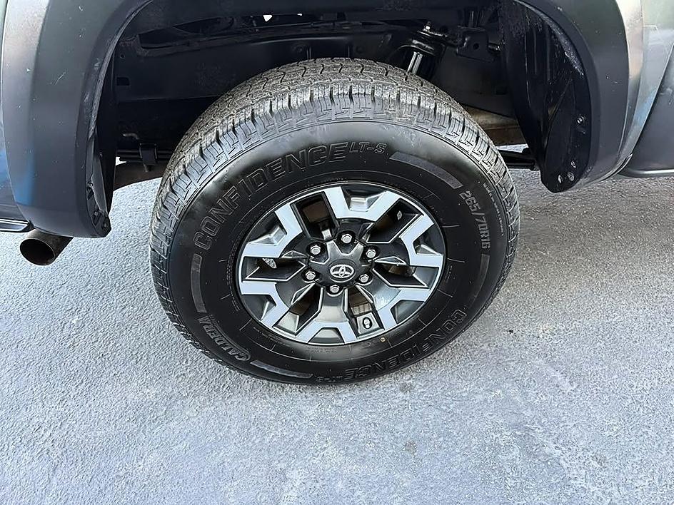 Toyota Tacoma photo 26