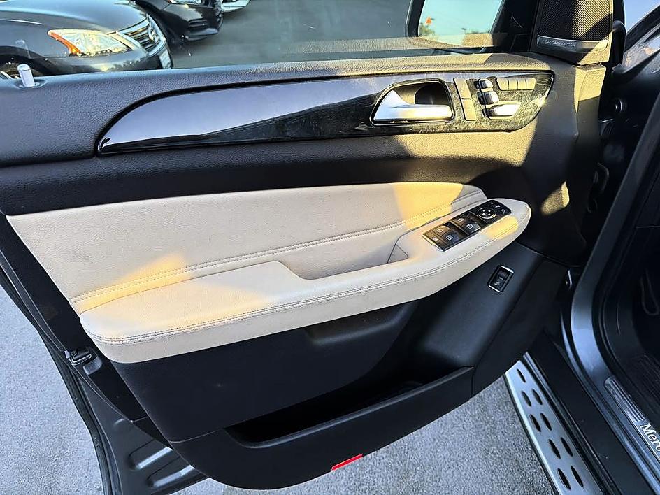 Mercedes-Benz GLS 450 photo 15