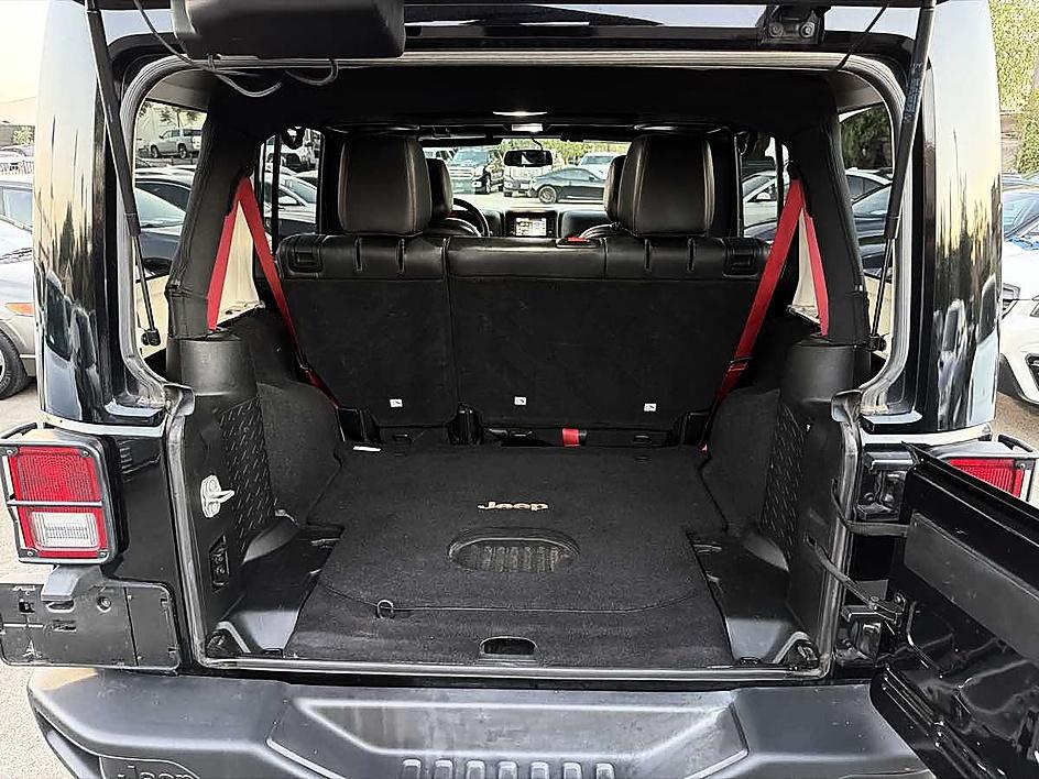 Jeep Wrangler photo 8