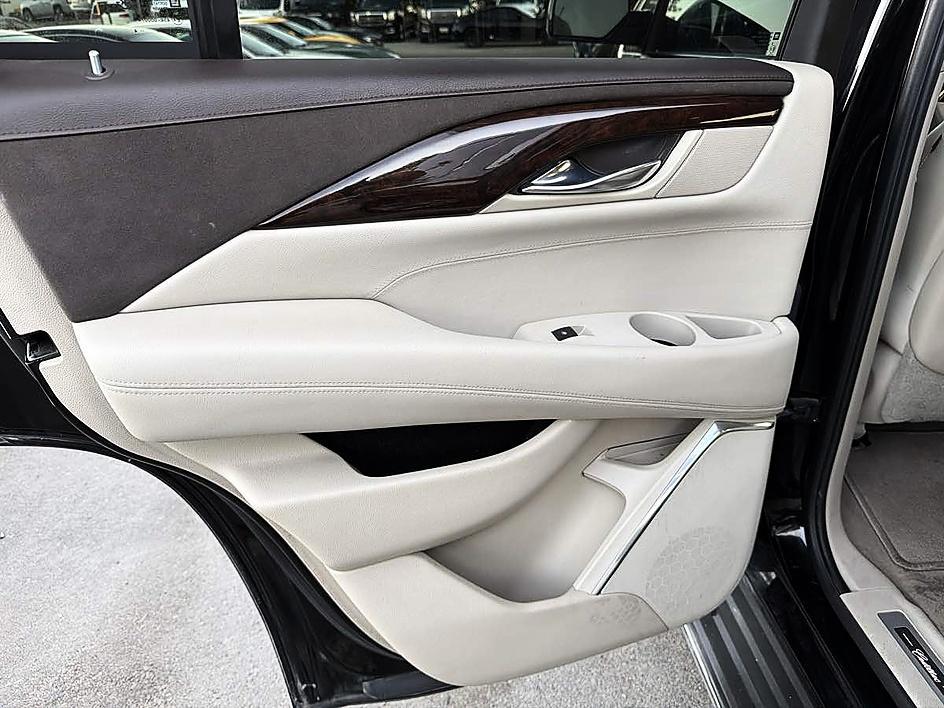 Cadillac Escalade photo 14