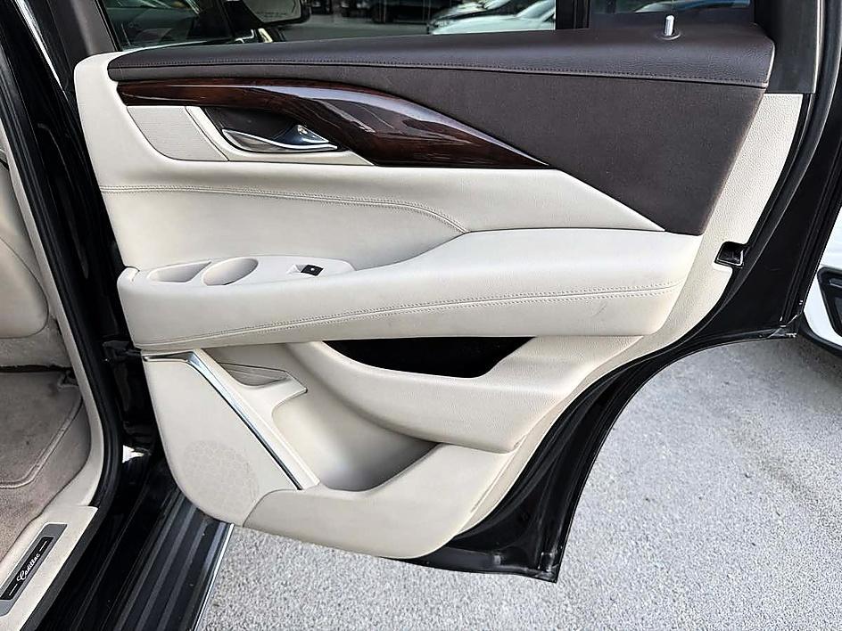 Cadillac Escalade photo 18