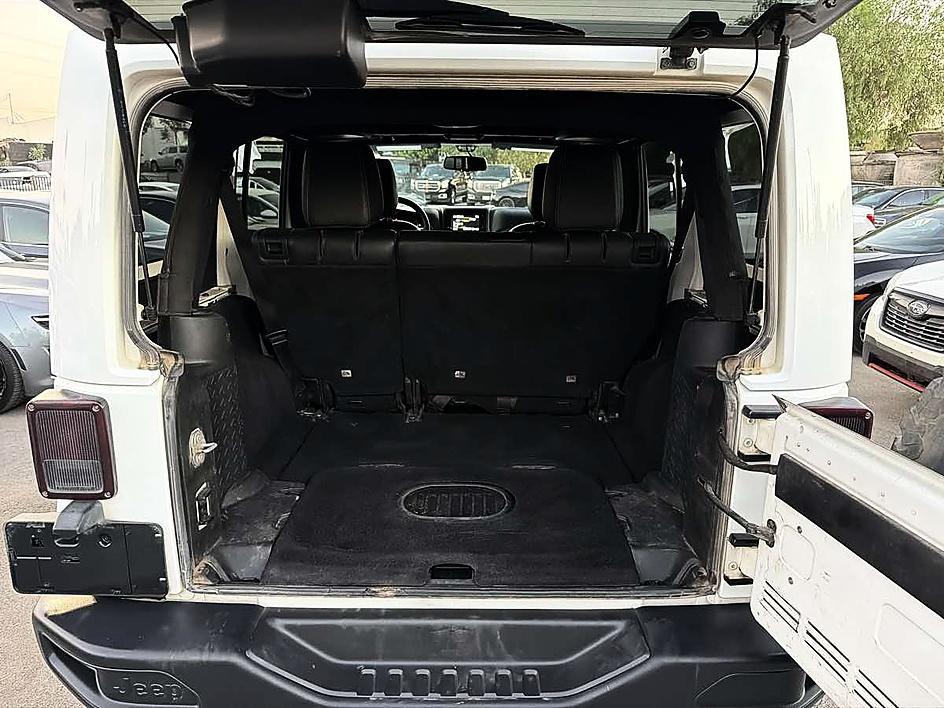 Jeep Wrangler photo 8
