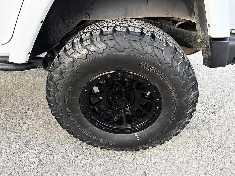 Jeep Wrangler photo 10