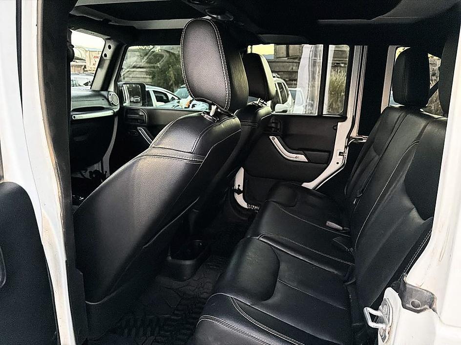 Jeep Wrangler photo 11